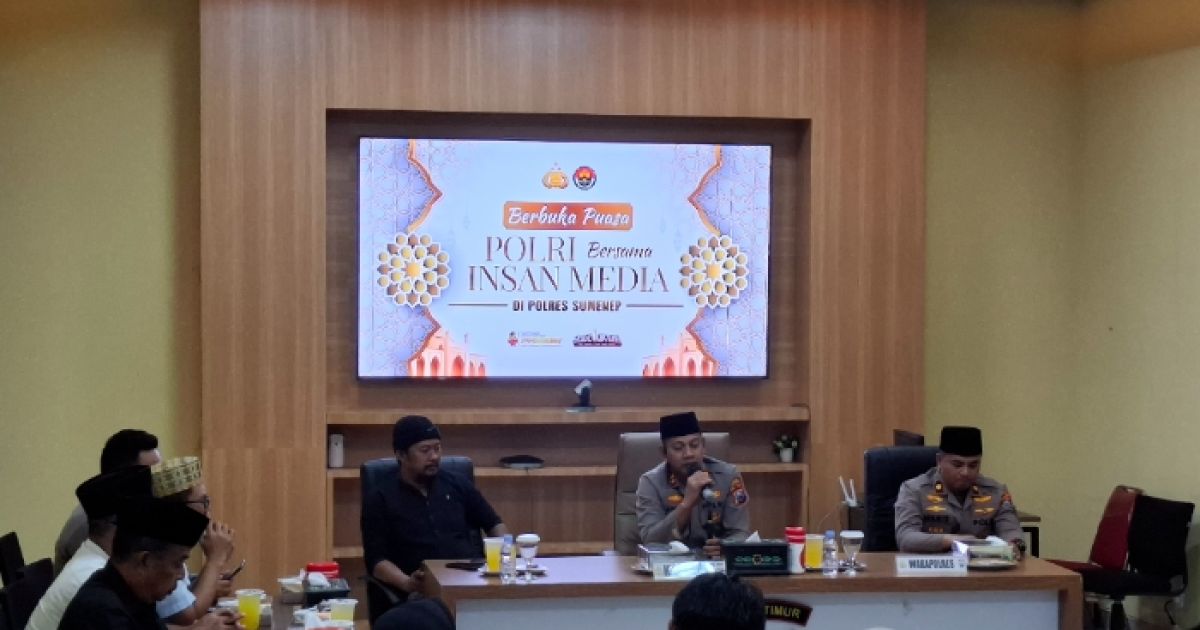 Suasana Buka Puasa Bersama Polres dan Insan Media di Gedung  Video Conference Mapolres Sumenep (Foto: liputan12)