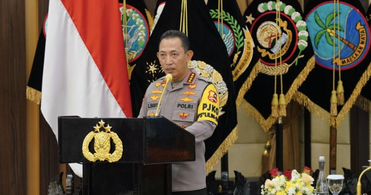 Wujud Empati, Kapolri Berikan Bantuan kepada Anggota Polri Korban Bencana Alam di Sumbar
