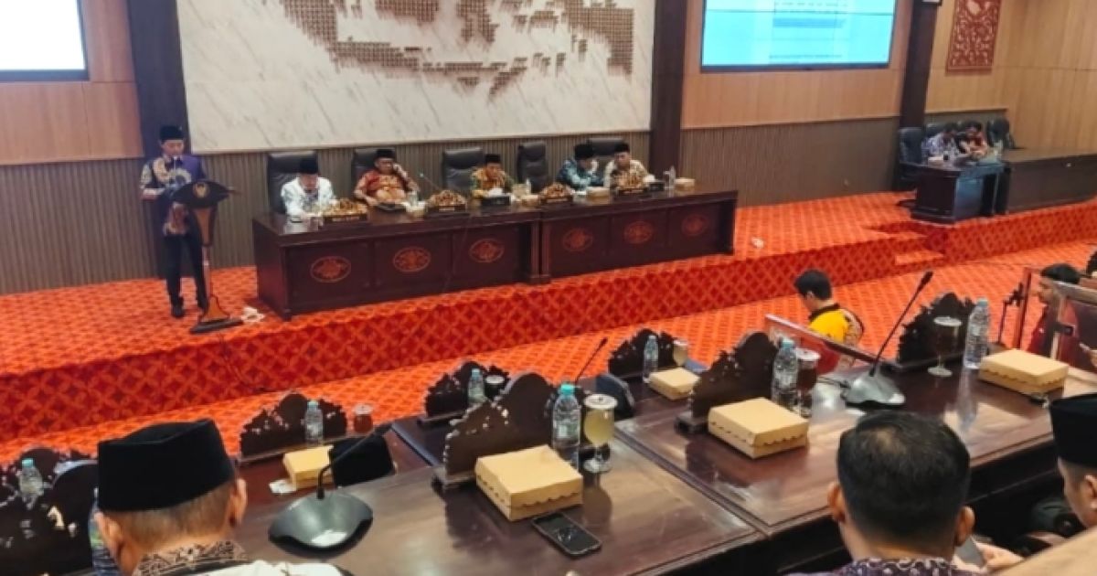 Suasana Rapat Paripurna DPRD Sumenep. (Foto : liputan12).