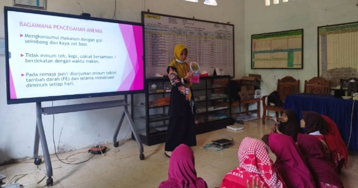 Kegiatan Sosialisasi Puskesmas Dungkek tentang Edukasi UKS dan Tablet Tambah Darah, Cegah Anemia pada Remaja Putri Sejak Dini di SDN Candi I, Kecamatan Dungkek, Kabupaten Sumenep, (Foto : Istimewa).