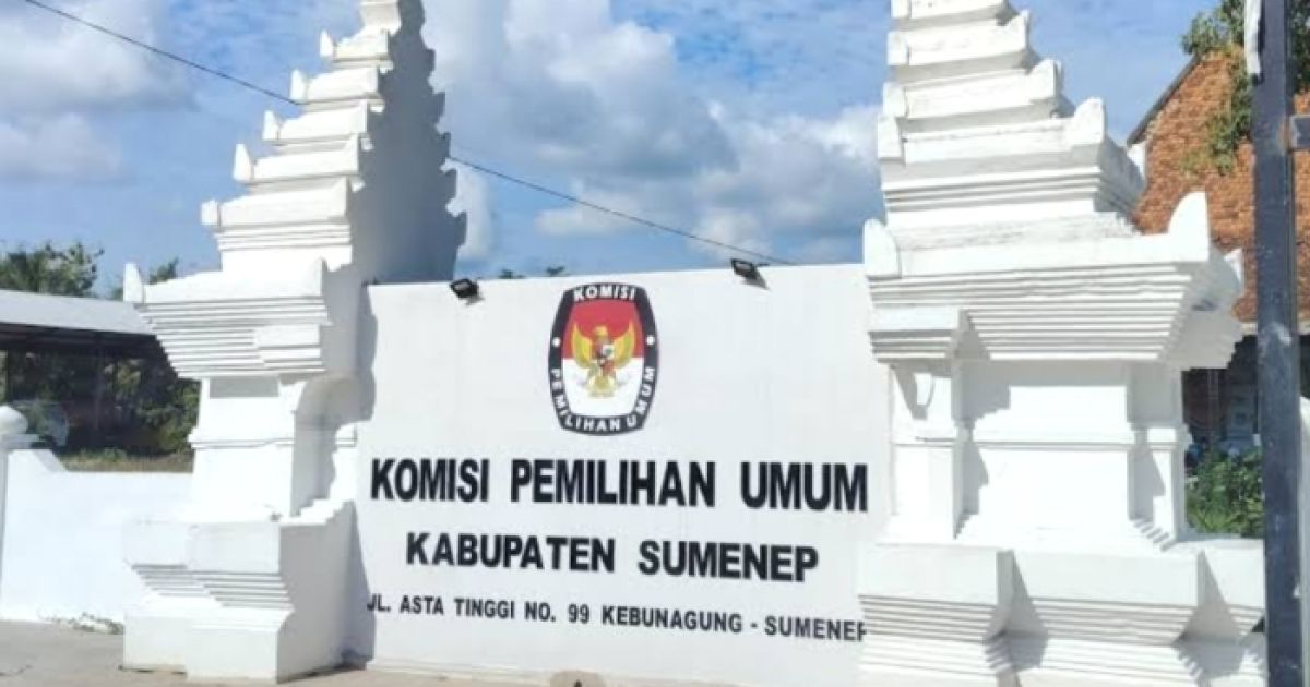Tampak dari Depan Kantor KPU Sumenep yang lama di Jalan Asta Tinggi Nomor 99 Kebunagung Sumenep. (Foto : liputan12).