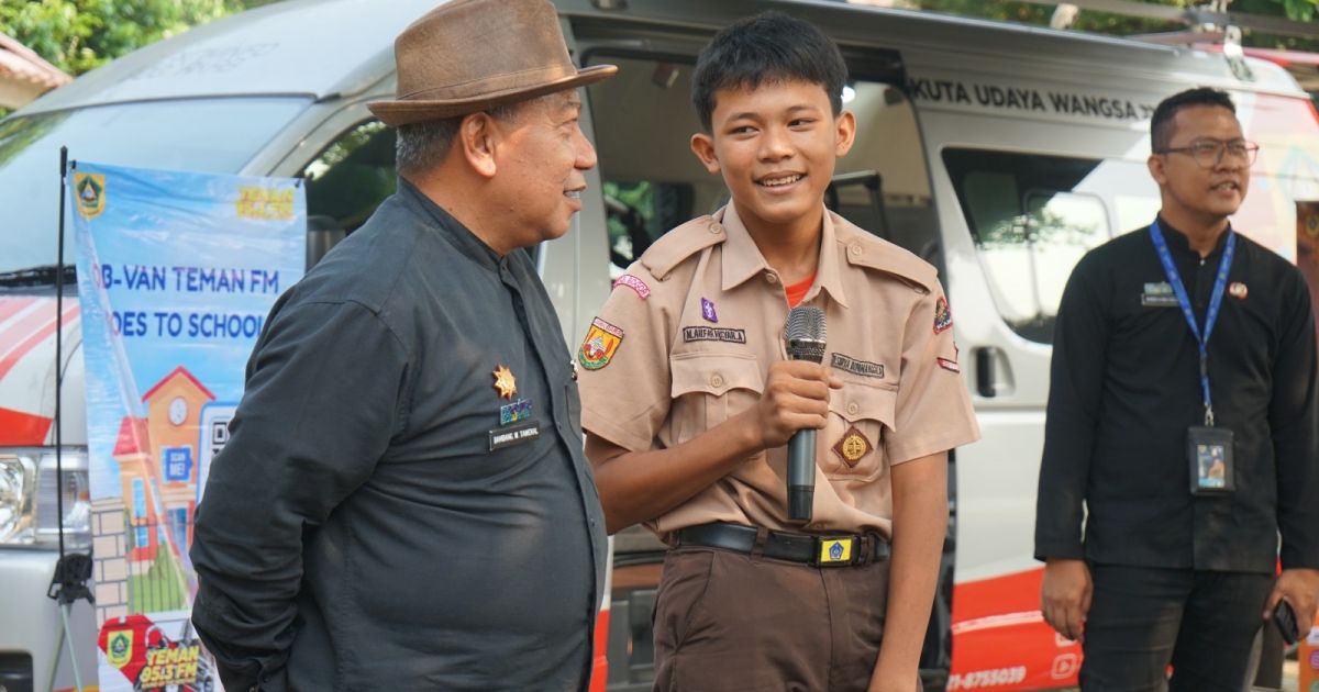 Diskominfo Kabupaten Bogor Kenalkan Dunia Penyiaran kepada Pelajar Lewat Program Edukatif OB Van Teman FM Goes to School