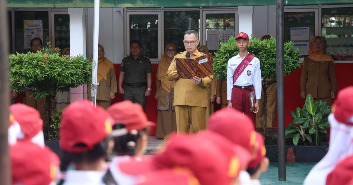 Sekda Ajat Rochmat Jatnika Serap Aspirasi dan Berikan Edukasi Anti Narkoba Lewat Program KAMI Mendengar di SDN Cantang Jaya