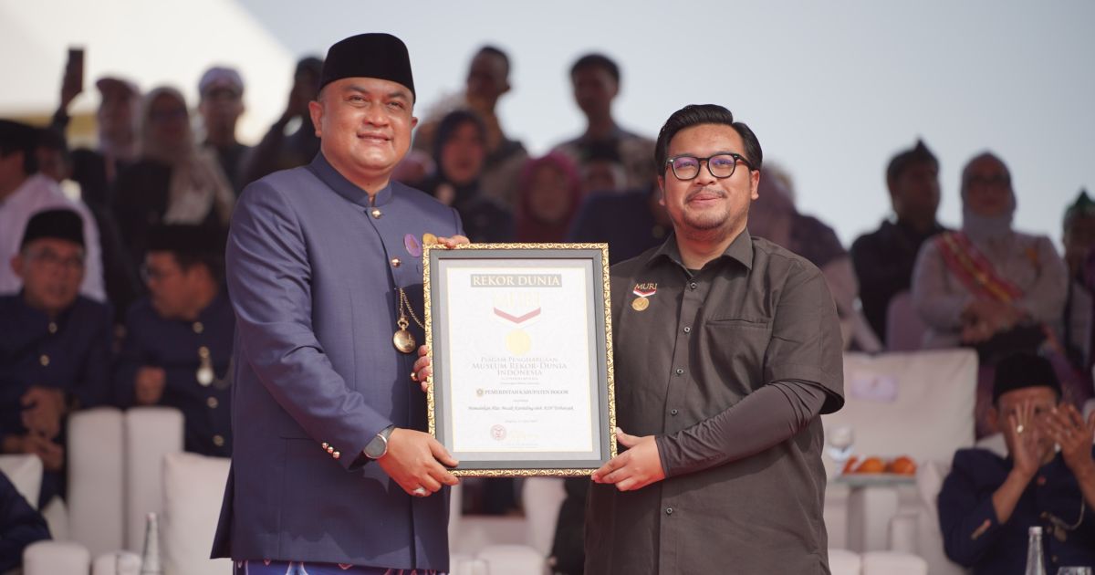 Bupati Rudy Susmanto Terima Dua Penghargaan dari MURI: Kado Istimewa Kabupaten Bogor di Momen HJB ke-544