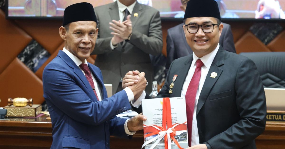 Rapat Paripurna DPRD, Wabup Jaro Ade Serahkan Raperda Pertanggungjawaban Pelaksanaan APBD Kabupaten Bogor TA 2025