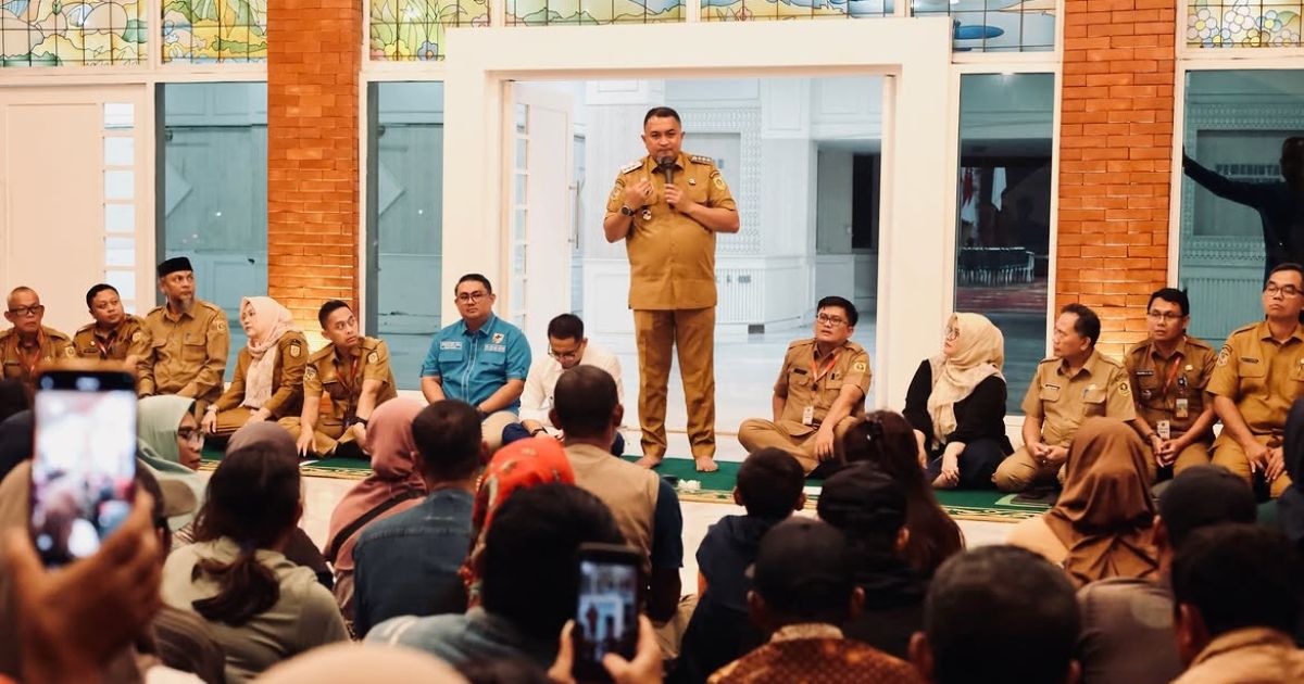 Bupati Rudy Susmanto Temui PKL di Alun-alun Tegar Beriman: Ajak Seluruh Pedagang Komitmen Bersama Menjaga Kebersihan
