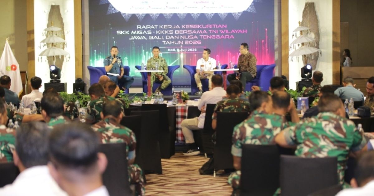 Sesi Foto Bersama Usai Kegiatan Rapat Kerja Kesekuritian Tahun 2026 yang diselenggarakan SKK Migas bersama Kontraktor Kontrak Kerja Sama (KKKS) Wilayah Jawa, Bali, dan Nusa Tenggara (Jabanusa) dan TNI di Badung, Bali, (Foto : Humas SKK Migas Jabanusa).