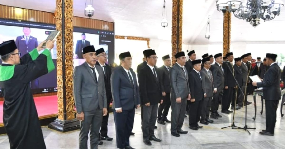Bupati Sumenep, Achmad Fauzi Wongsojudo saat Pengambilan Sumpah Jabatan di Pendopo Agung Sumenep. (Foto : liputan12).