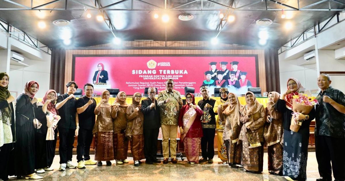 Kadinkes Raih Gelar Doktor, Bupati Bogor Ucapkan Selamat dan Minta untuk Terus Meningkatkan Kualitas Pengabdian kepada Masyarakat