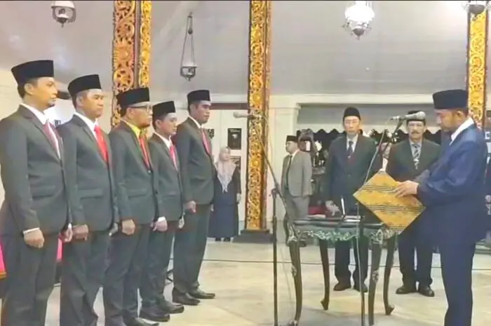 Komitmen Keterbukaan Informasi, Bupati Sumenep Resmi Lantik Lima Komisioner KI Periode 2025-2029