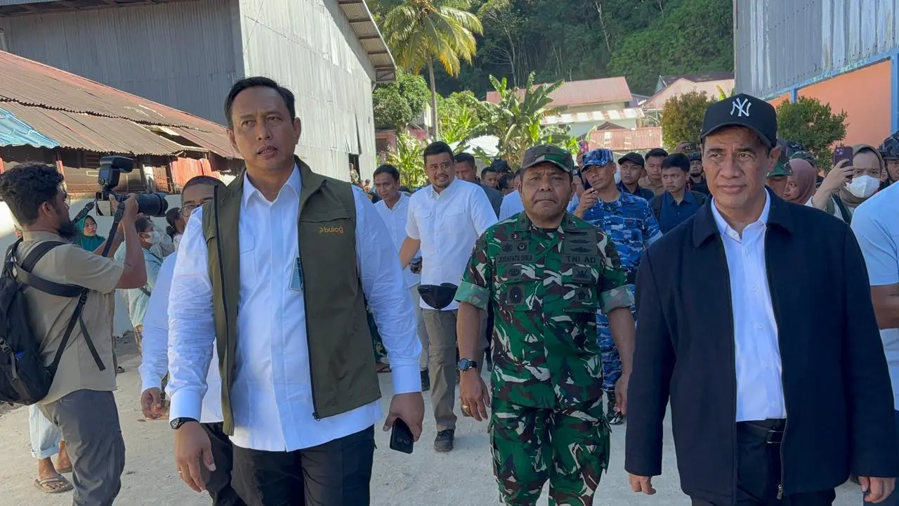 Gercep! Bulog Tangani Bencana di Sumatera: Jajaran Direksi Turun Langsung Salurkan Bantuan dan Beri Dukungan ke Masyarakat