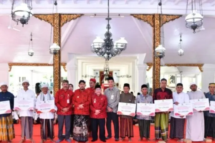 1.225 Guru Ngaji Terima Tunjangan Kehormatan, Bupati Sumenep Tegaskan, Mereka Adalah Penopang Akhlak Generasi