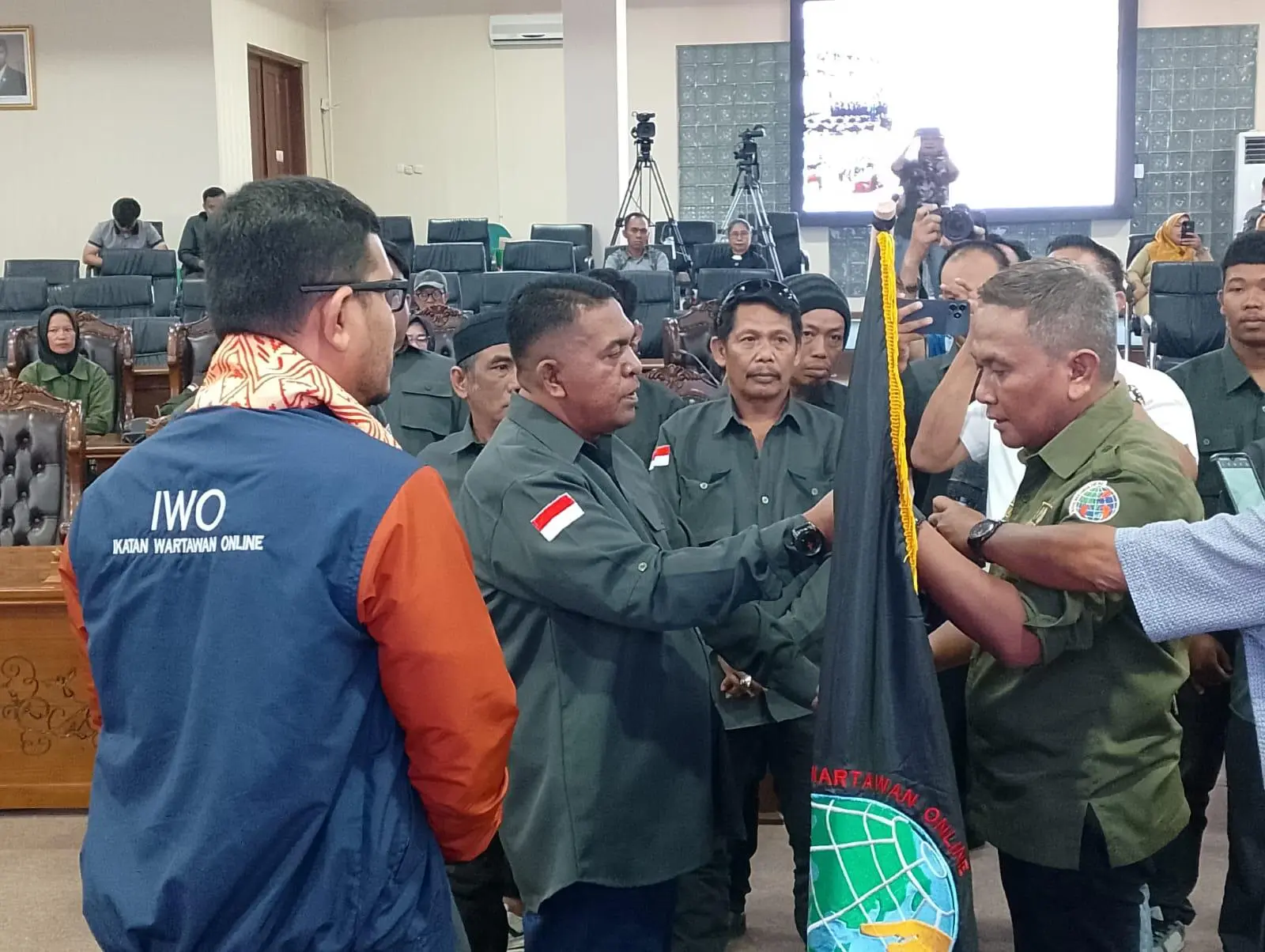 Pataka Berkibar di Bumi Latemmamala, PD IWO Soppeng Resmi Dilantik