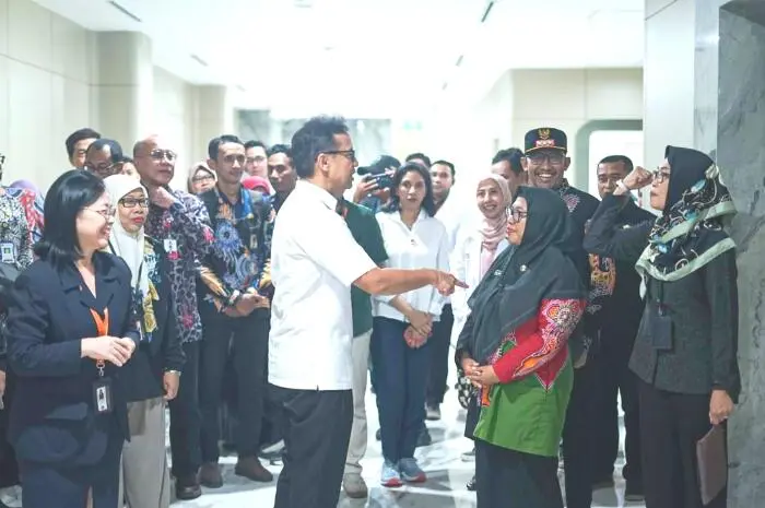 Dorong Pemerataan Layanan Kesehatan, Menkes Budi Gunadi Lakukan Peninjauan di RS BHC Saat Kunker ke Sumenep