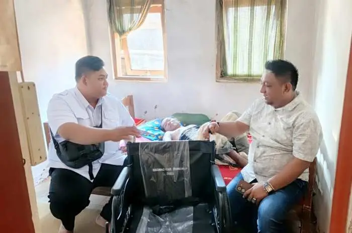Baznas Sumenep Hadirkan Solusi Bagi Warga Terdampak Sakit Lumpuh, Kursi Roda Jadi Penopang Harapan