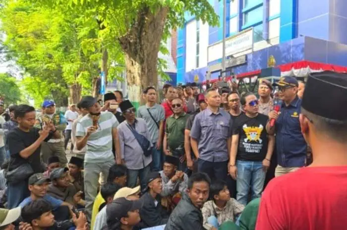 Dari Tangan Buruh Linting hingga Petani, Ratusan Pabrik Rokok Lokal Jadi Bagian Nafas Ekonomi Warga Madura