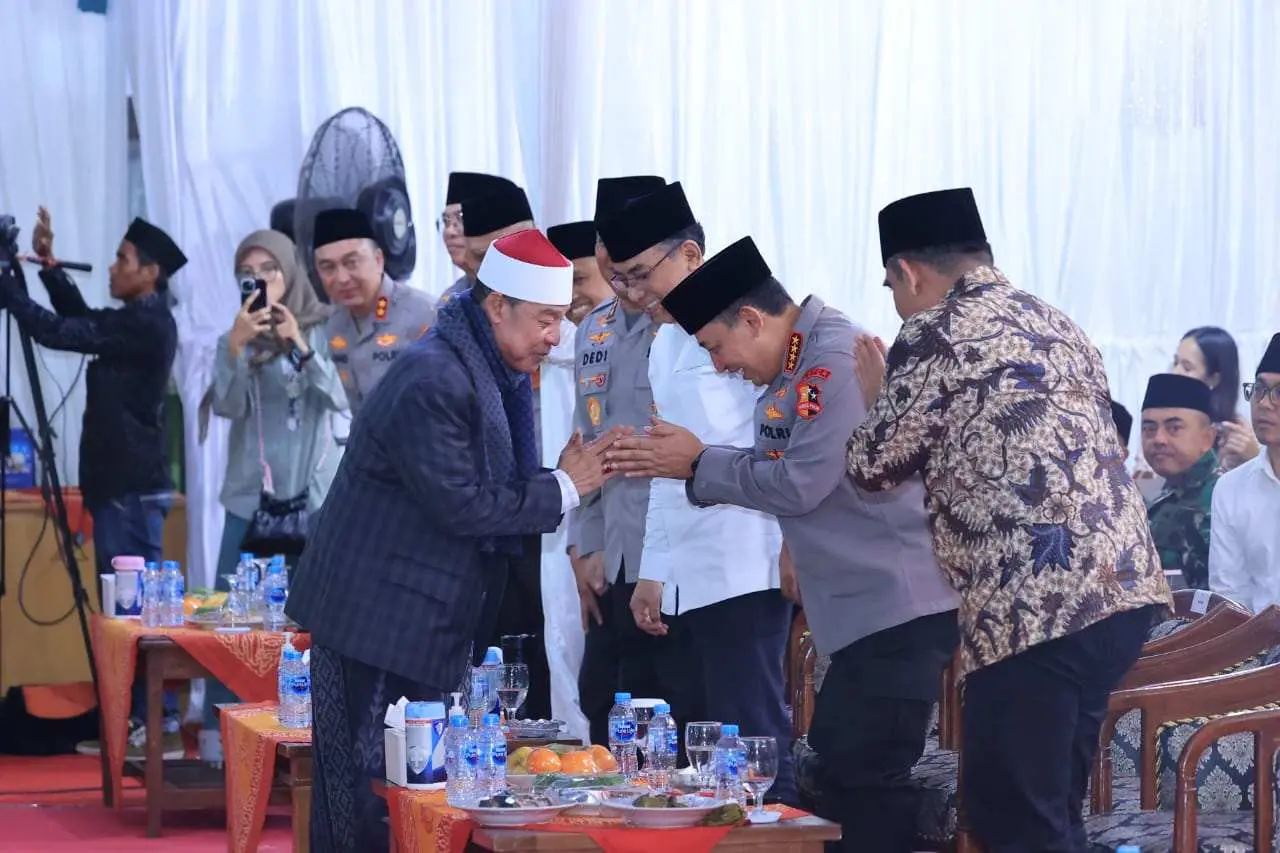 Hadiri Haul Ponpes Buntet di Cirebon, Kapolri: Ulama dan Polri saling Melengkapi