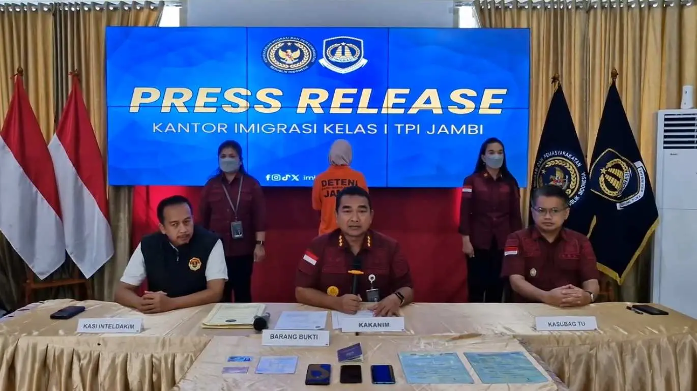 Kantor Imigrasi Kelas I TPI Jambi Deportasi WN Malaysia yang Jadi Korban KDRT dan Tidak Miliki Dokumen Keimigrasian