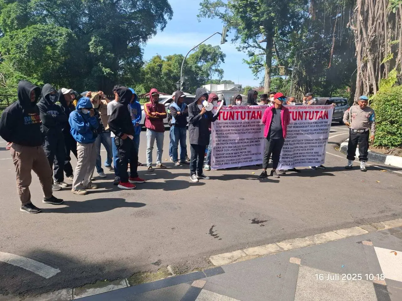Aksi Unjuk Rasa Depan Balaikota, KPP Bogor Raya Minta Blacklist PT Aulia Berlian Konstruksi dari Proyek Pemerintah