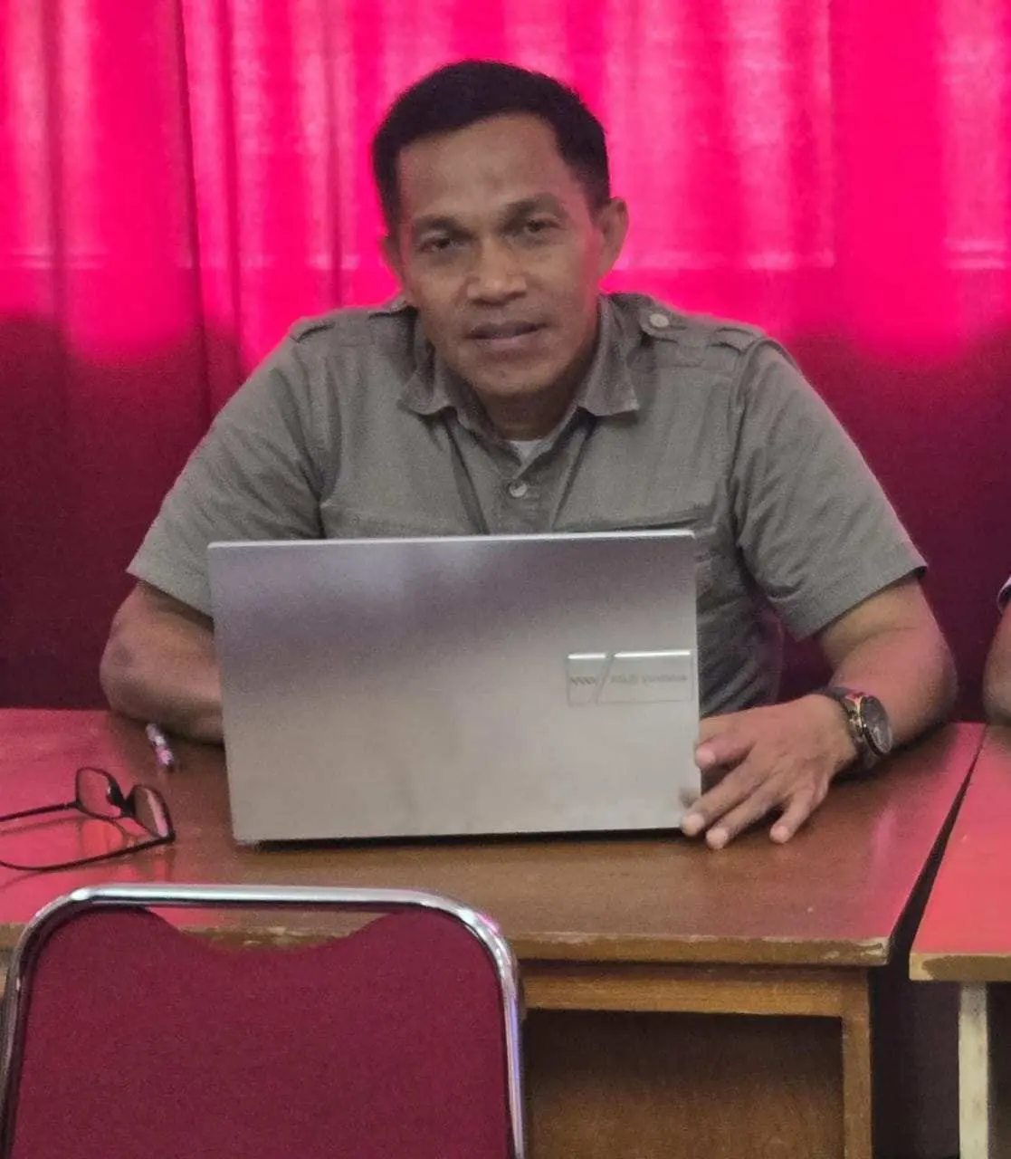 Usia Tertua di Kelas D-CX, Terdepan di Lapangan Tenis: Khadafi Buktikan Semangat Belajar dan Olahraga Tak Kenal Usia