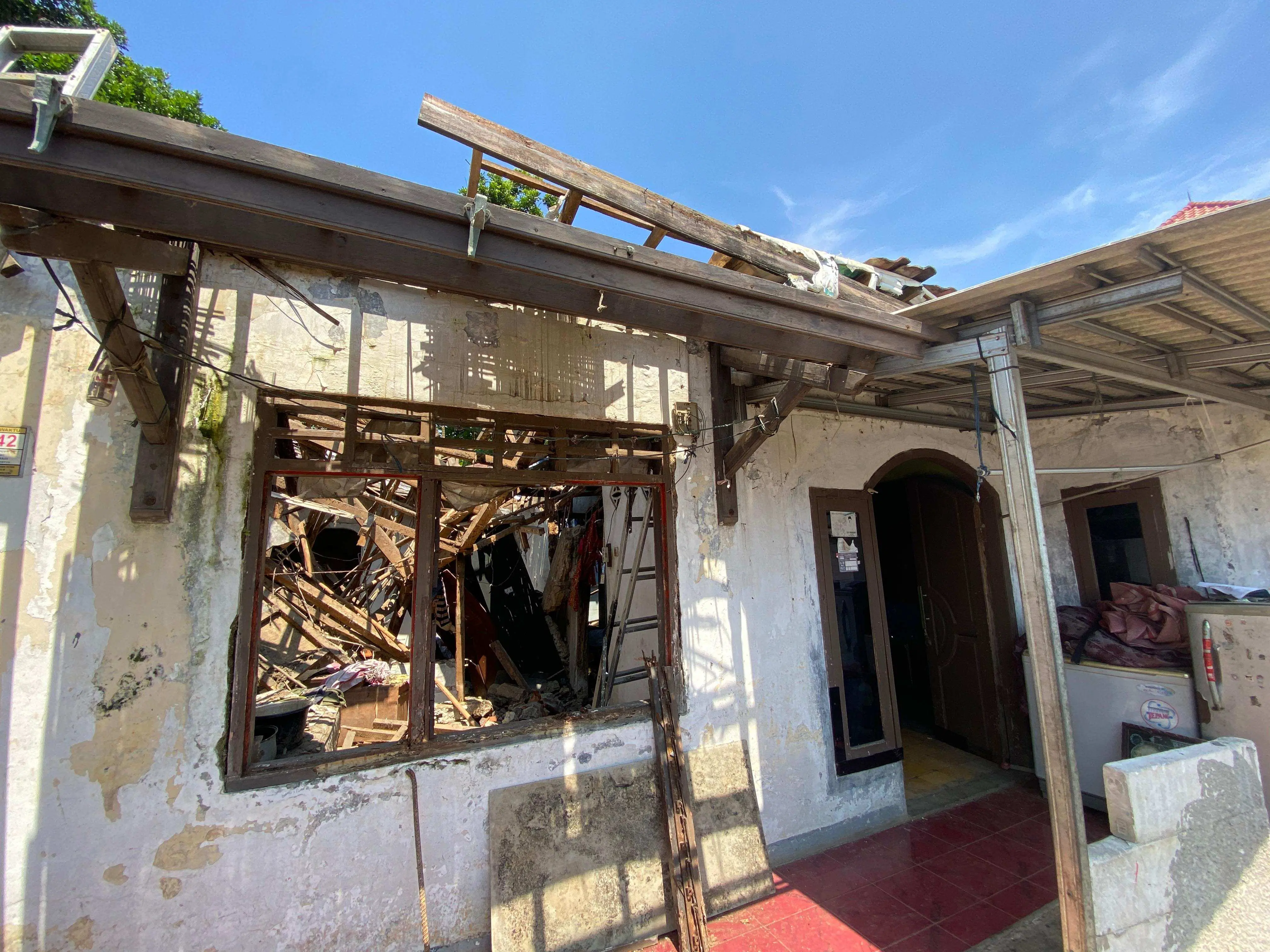 Rumah Rusak Parah Akibat Bencana, Janda Tiga Anak di Bogor Berharap Bantuan Pemerintah