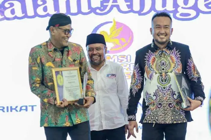 Bank Rakyat Berbasis Syariah Digital, BPRS Bhakti Sumekar Cetak Prestasi di SMSI Award 2025