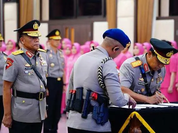 Kapolda NTT Diserahterimakan: Irjen Pol Rudi Darmoko Resmi Gantikan Irjen Pol Daniel Tahi Monang Silitonga