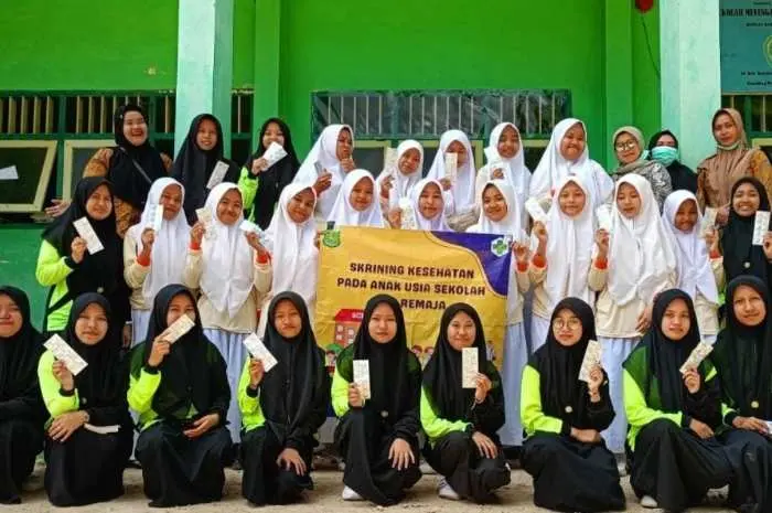 Cegah Masalah Kesehatan Sejak Dini, Puskesmas Ganding Gelar Skrining Massal di Sekolah
