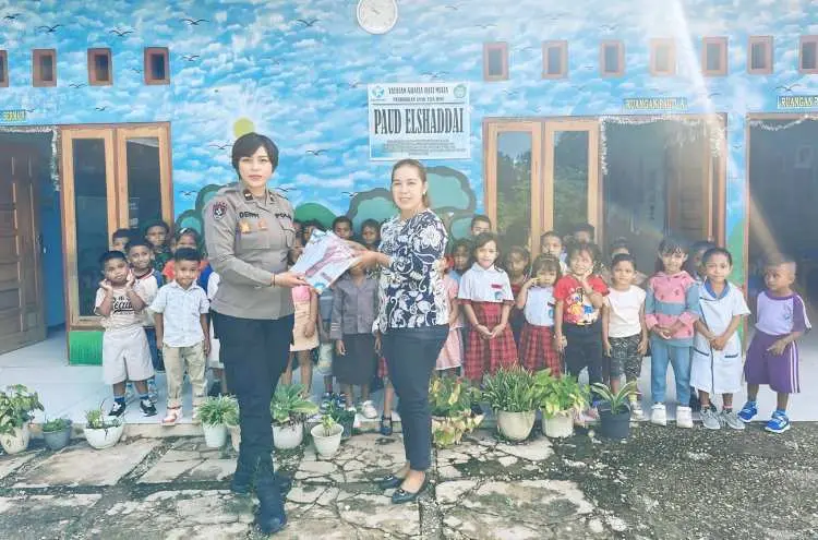 Tulus dari Perbatasan: Ipda Ristiany Densy Doko dan Suami Bangun Harapan bagi Anak-anak Kurang Mampu di Belu