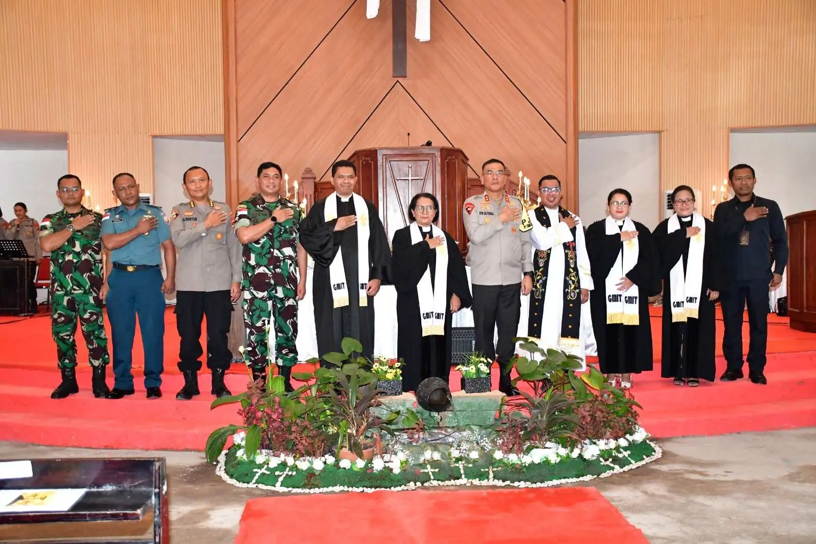 Semangat Kebangkitan Kristus, Polda NTT Gelar Ibadah Paskah Oikumene 2025 di GMIT Kota Baru Kupang