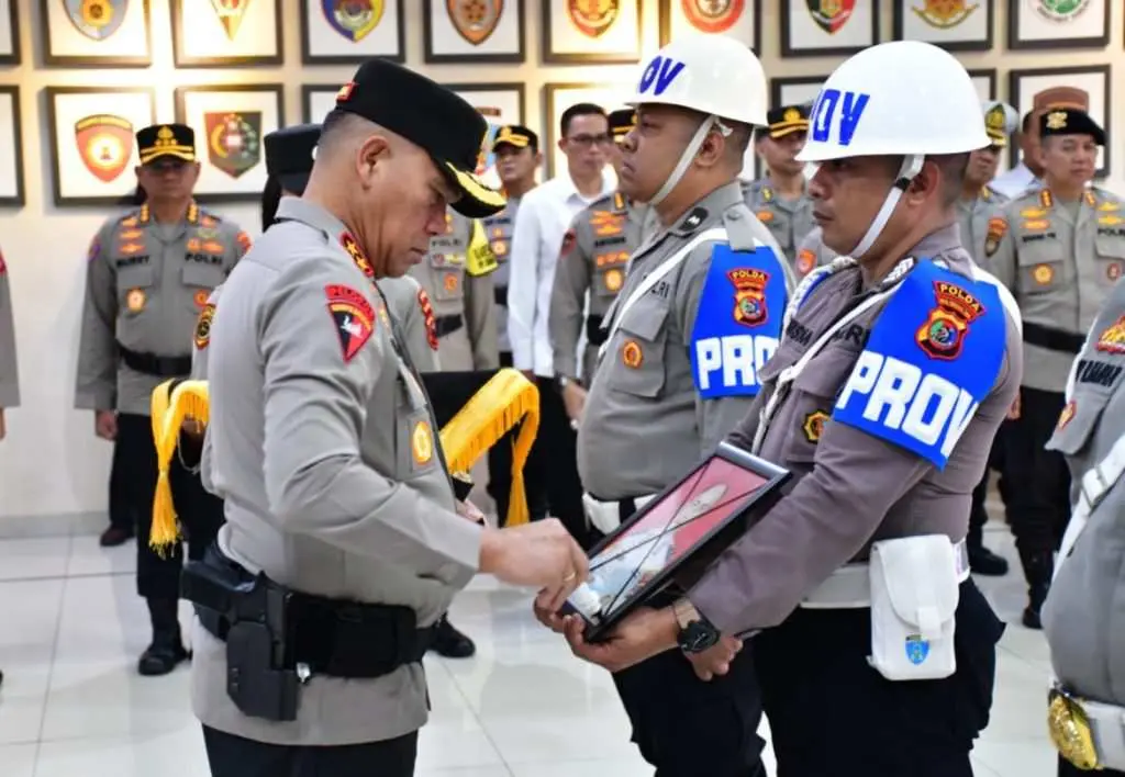 Pimpin Upacara Kenaikan Pangkat Pengabdian dan PTDH, Kapolda NTT Ungkap Komitmen Tegas Polri