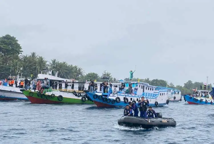 Polairud Polda NTT Kawal Ketat Prosesi Laut Semana Santa 2025 di Larantuka