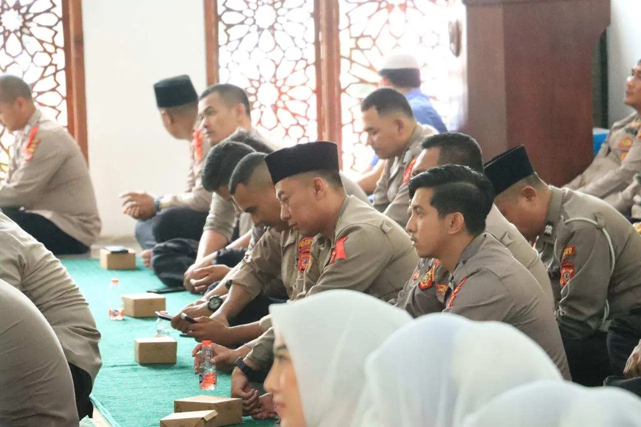 Pererat Hubungan Polri dan Masyarakat, AKBP Rio Wahyu Anggoro Ngaji Bersama Pemuka Agama di Masjid Polres Bogor
