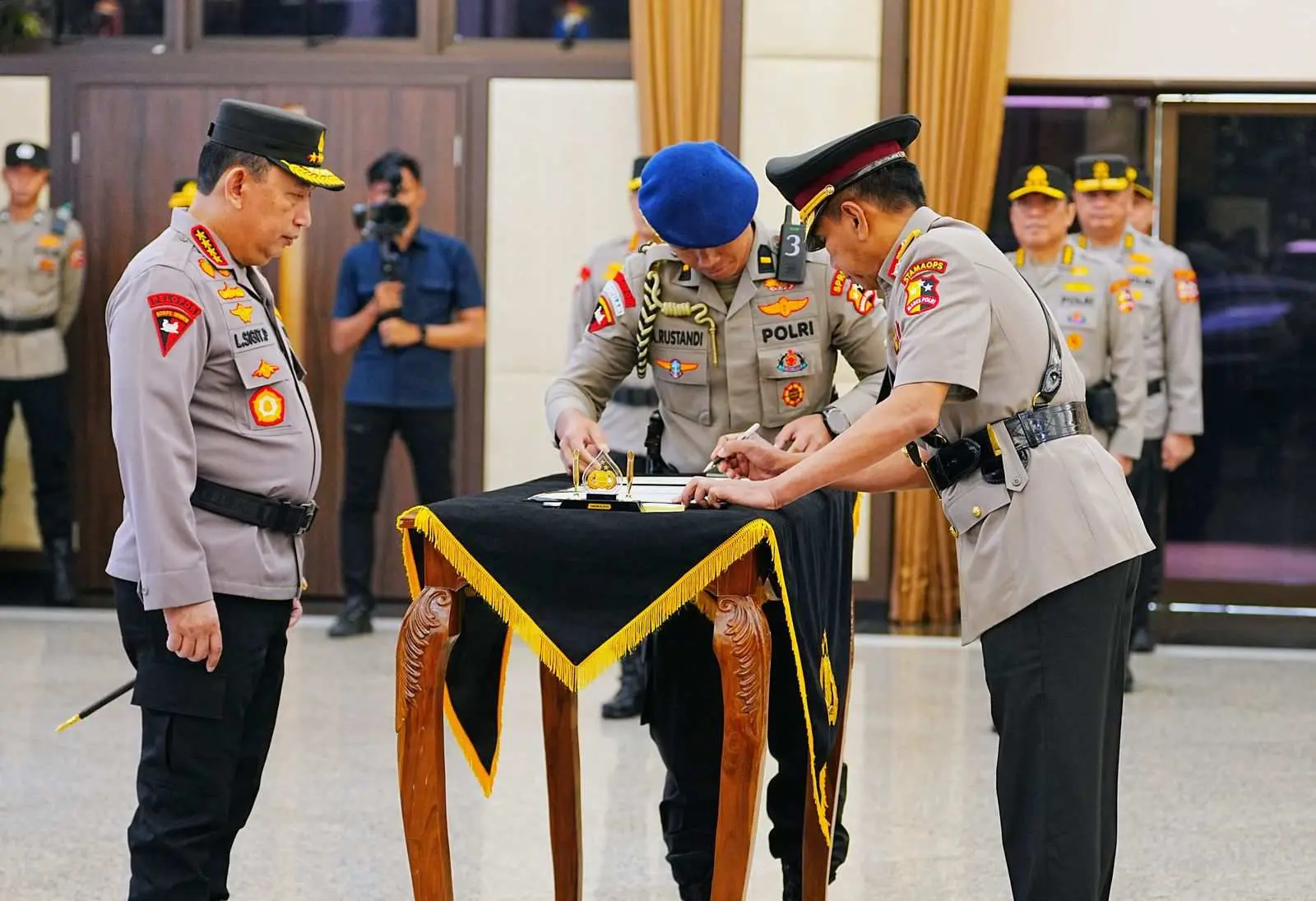 Jabat Astamaops Kapolri, Kapolda Jabar Irjen Pol Akhmad Wiyagus Peraih Hoegeng Award 2022 Promosi Bintang Tiga