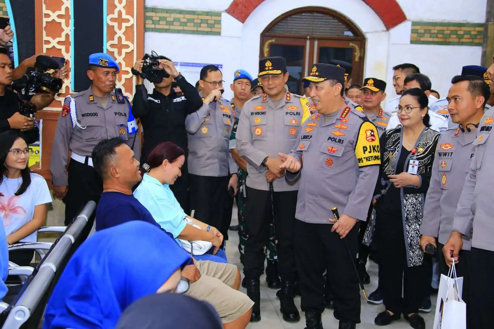 Cek Pelayanan Arus Balik di Stasiun Tawang, Kapolri Dorong Pemudik Gunakan Kereta Api