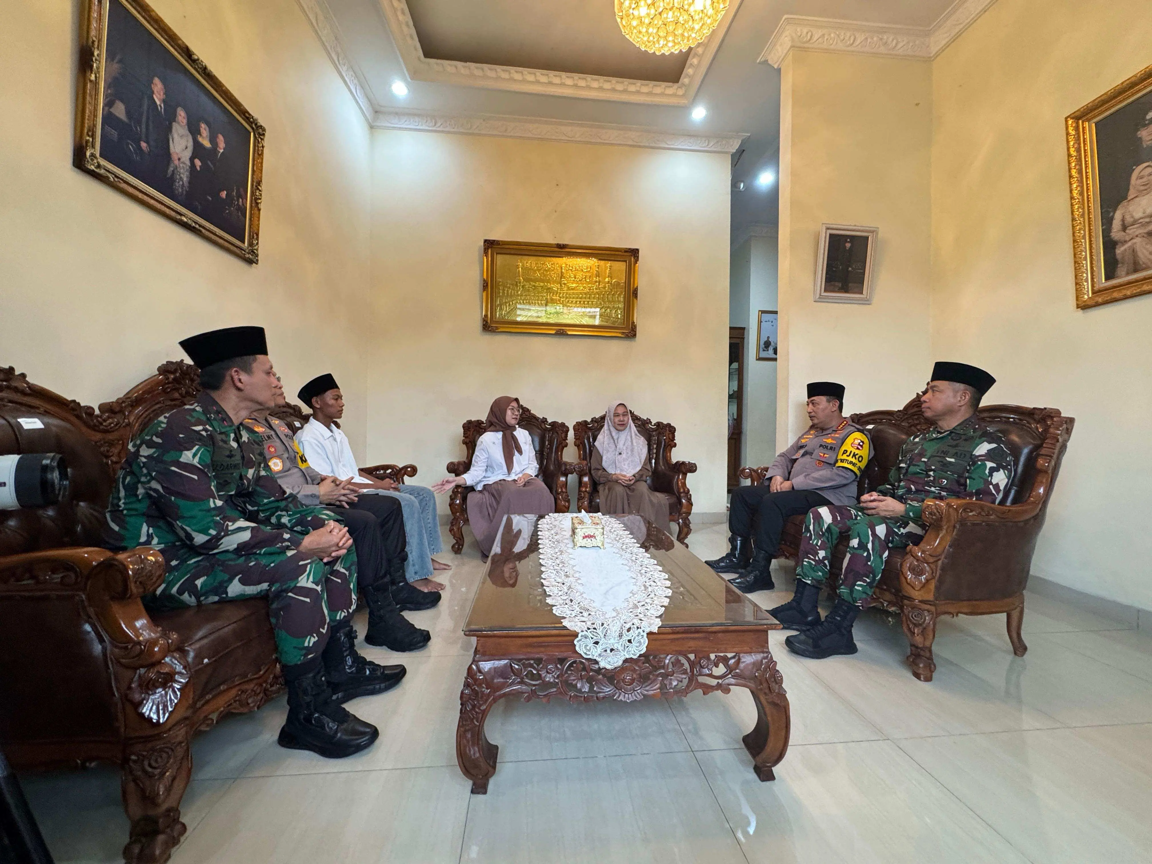 Kapolri Berikan Penghargaan Rekpro Bintara ke Daffa, Sepupu Almarhum Briptu Ghalib