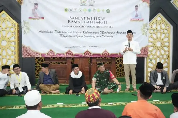 Wakil Bupati Bogor Jaro Ade Membuka Kegiatan Pesantren Kilat dan I'tikaf Ramadhan 1446 H di Masjid Baitul Faidzin Cibinong