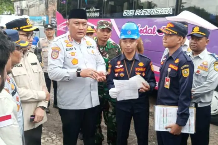 Jelang Mudik Lebaran, Bupati Bogor Rudy Susmanto Terjun Langsung Lakukan Ramp Check di PO Medal Jaya Cibinong