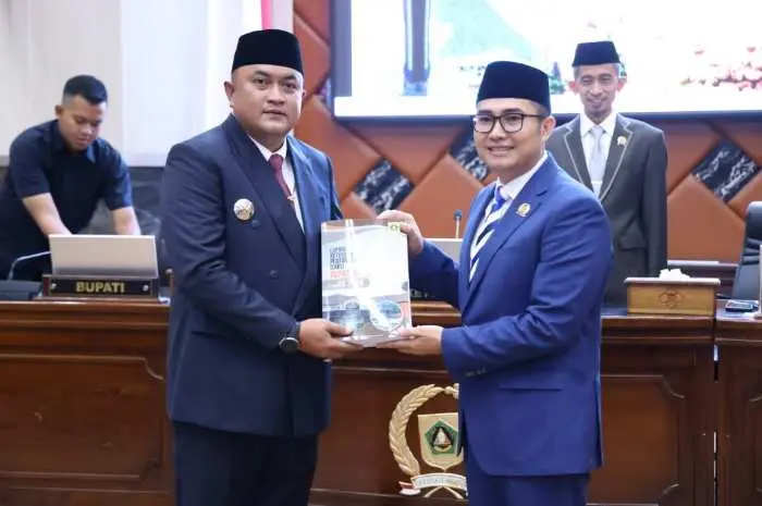 Rapat Paripurna DPRD, Bupati Bogor Rudy Susmanto Sampaikan LKPJ TA 2024