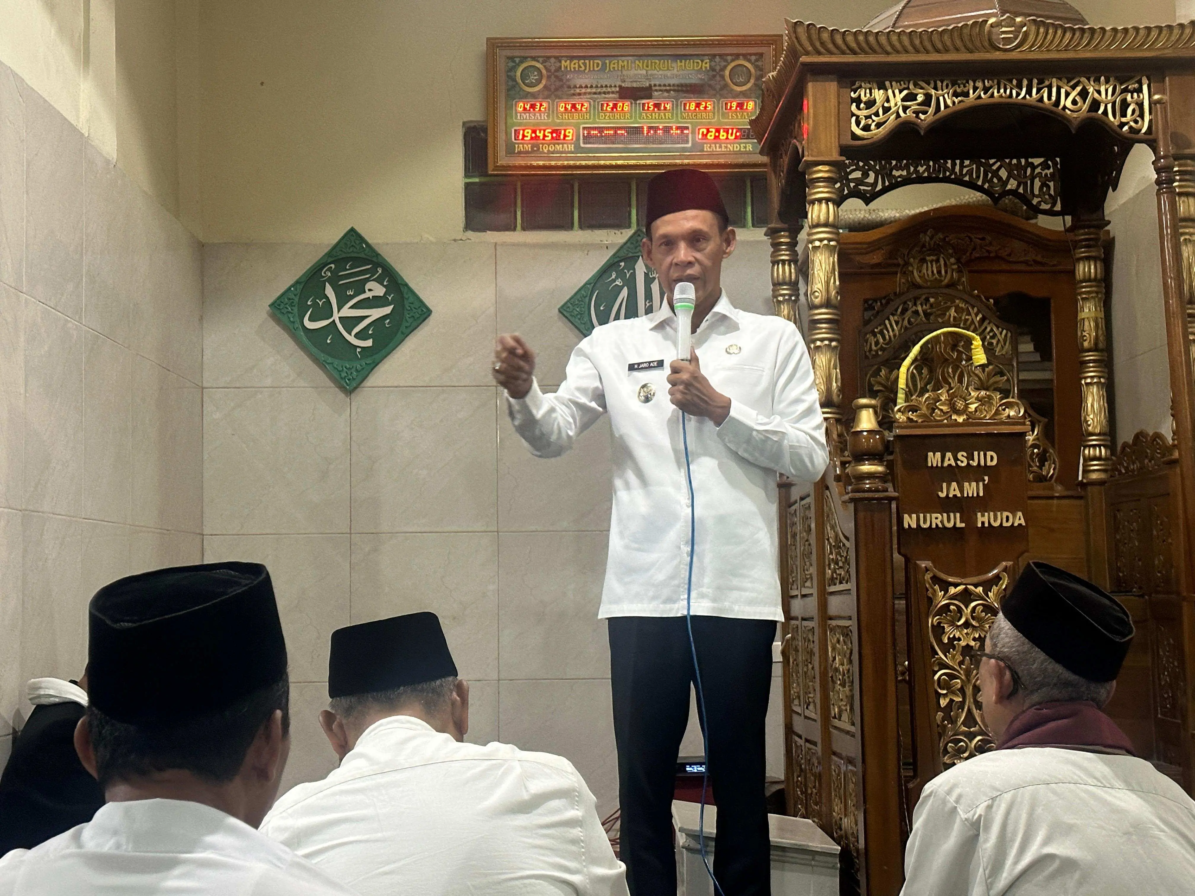 Tarling Ramadhan di Megamendung, Wabup Jaro Ade Sampaikan Pesan Bupati Bogor kepada Jamaah Masjid Jami Nurul Huda