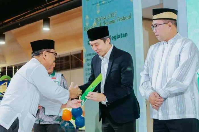 Terima Penghargaan, Wali Kota Dedie A. Rachim Didaulat sebagai Insan Cendekia Pemimpin Cendekia oleh ICMI Orda Kota Bogor