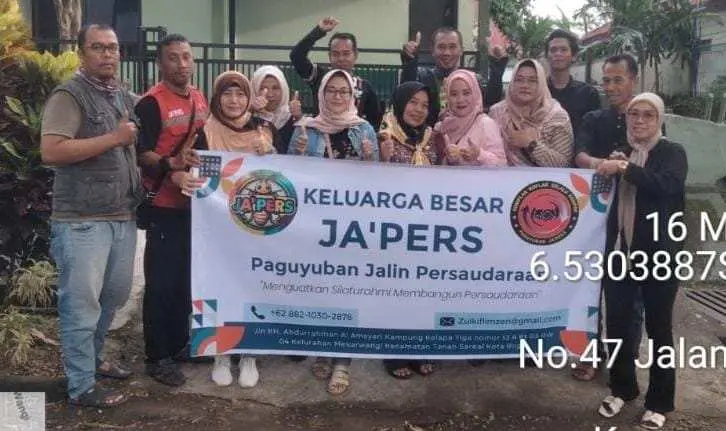 Bukber Ramadhan 1446 H, Paguyuban JA’PERS Peduli dan Berbagi Takjil di Perempatan Jalan Pool Bina Marga Kayu Manis Kota Bogor