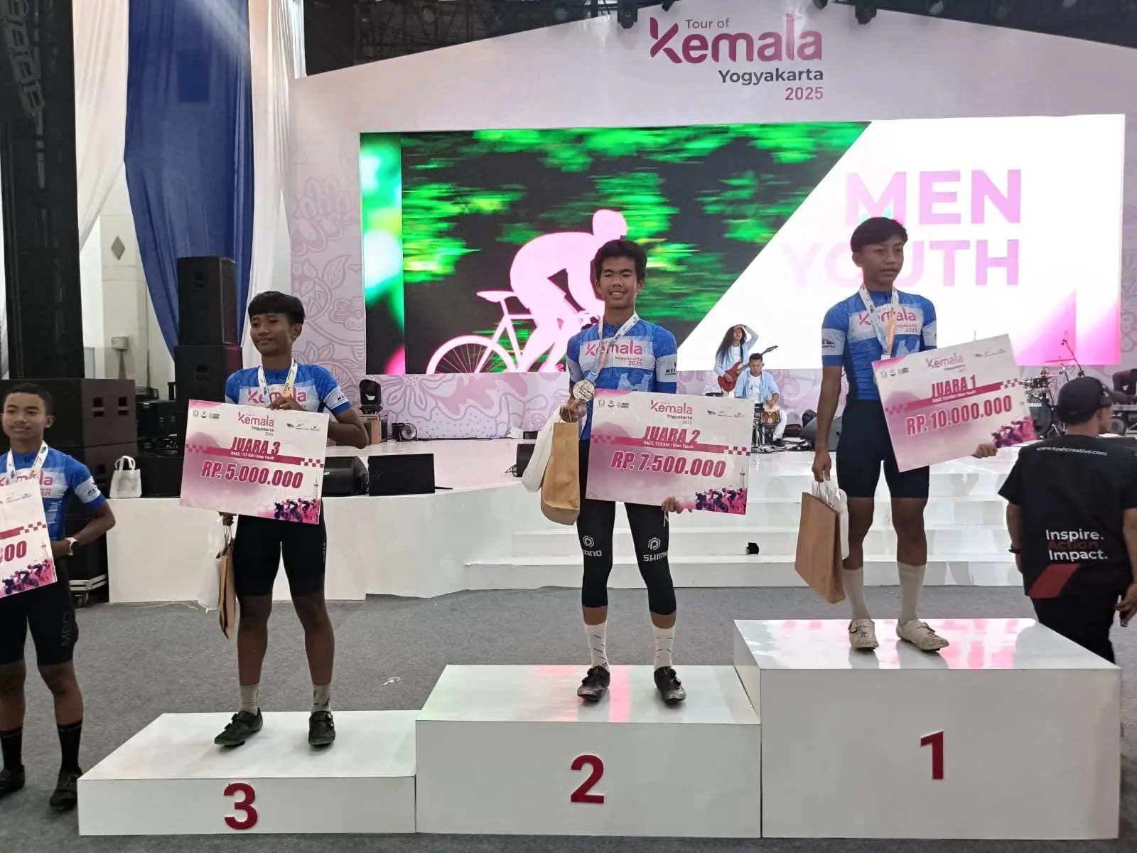 Membanggakan! Faiz, Atlet Sepeda Polres Indragiri Hilir Raih Juara 2 Event Tour Of Kemala 2025 di Yogyakarta
