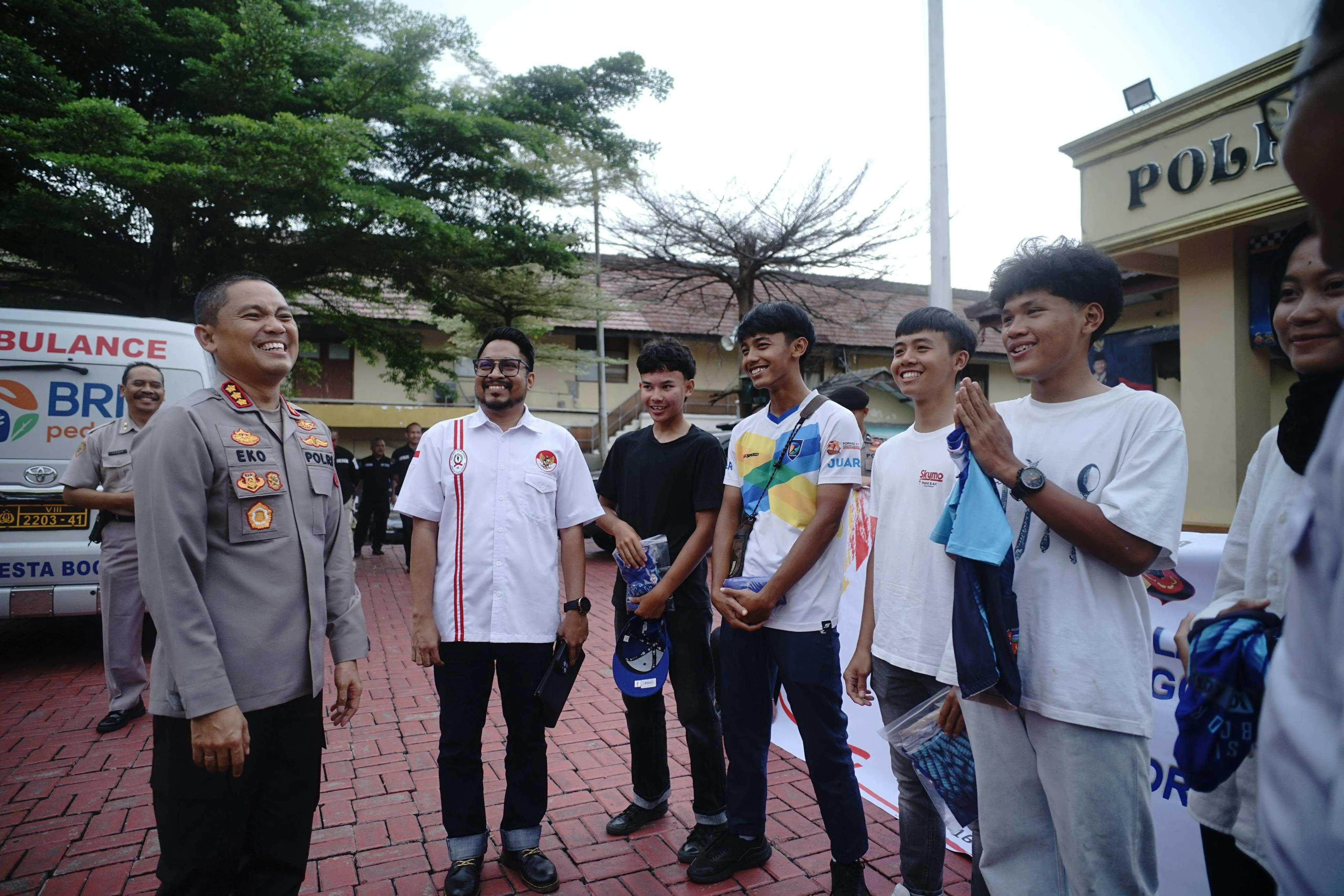 Kapolresta Bogor Kota Lepas Atlet Balap Sepeda ISSI Kota Bogor Menuju Event Tour of Kemala 2025 di Yogyakarta