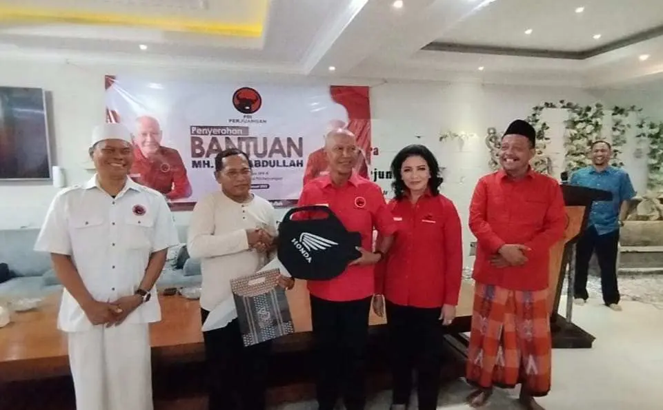 Kisah Pilu Noeruddin Guru Honorer yang Motornya Dibakar di Sumenep, Kini Dapat Bantuan Kemanusiaan dari Said Abdullah Anggota DPR RI