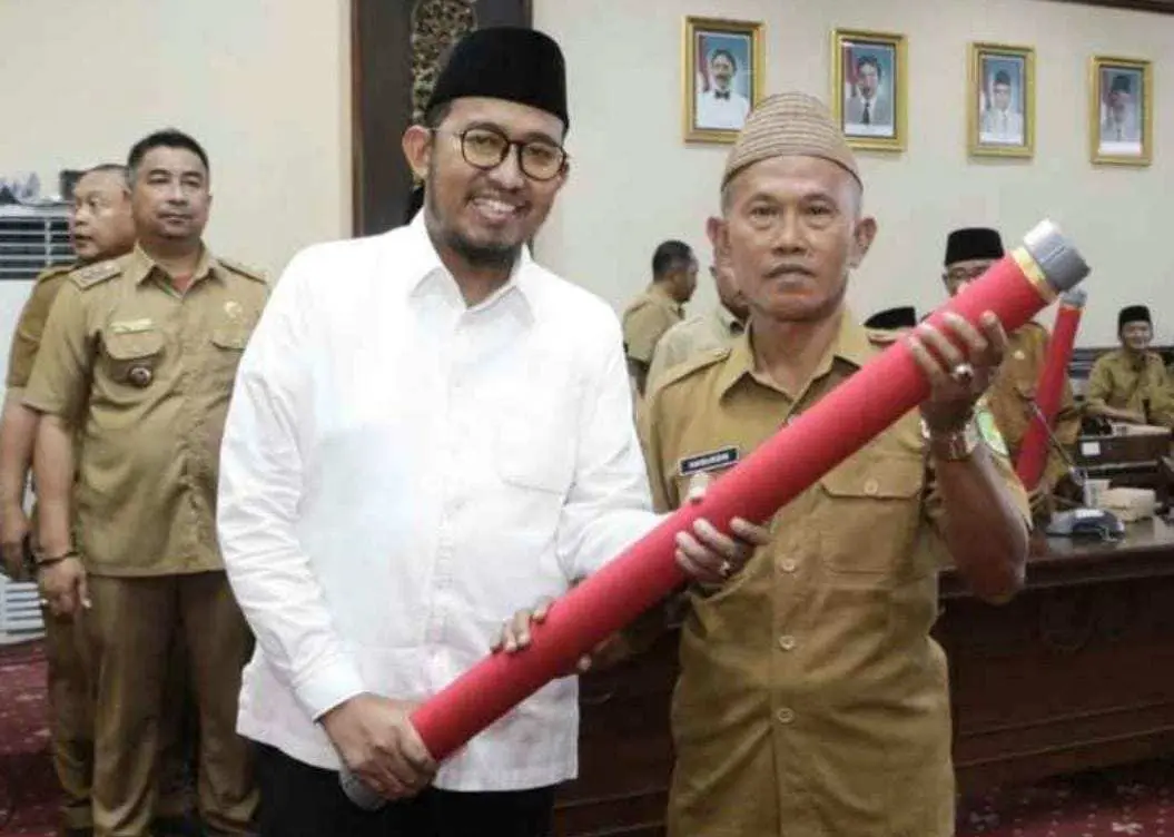 Tingkatkan Pembangunan Desa, Bupati Sumenep Serahkan 85 Peta Desa Agar Lebih Efektif