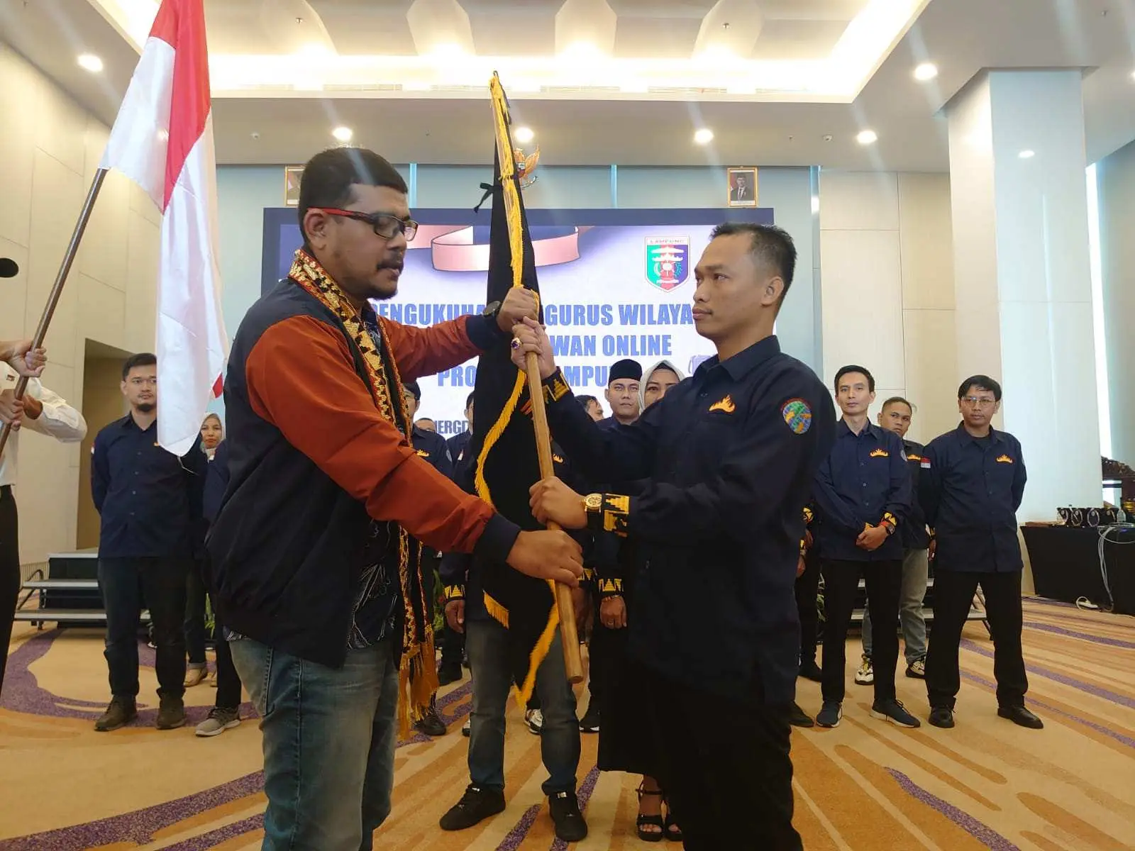 Ditandai dengan Penyerahan Pataka oleh Ketua Umum, PW IWO Lampung Masa Bakti 2024-2029 Resmi Dikukuhkan