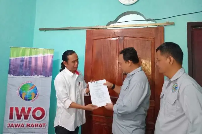Terima SK, Lekat Azadi Ingin IWO Jadi Rumah Terbaik bagi Pewarta Online di Bogor