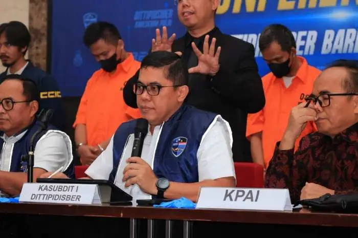 Dittipidsiber Bareskrim Polri Amankan Tersangka Pengelola Situs Penyebar Video Porno Anak