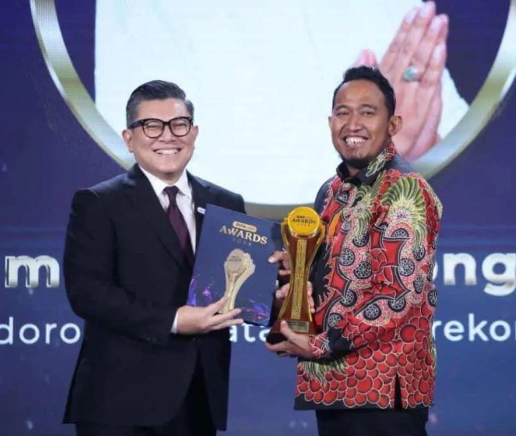 Bupati Sumenep Achamd Fauzi Raih Penghargaan Sebagai Tokoh Pendongkrak Pariwisata dan Ekonomi Daerah dari Detikcom Award 2024